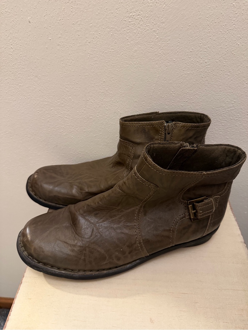 Clark’s Bendables Nikki Star Olive Ankle Boot
